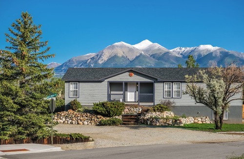 Salida House | Mountain View Home Great for Groups and Families