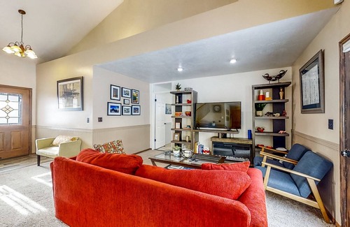 North Ogden House | Mountain-View Home with Private Hot Tub, Jetted Tub & Wet Bar - Near Skiing
