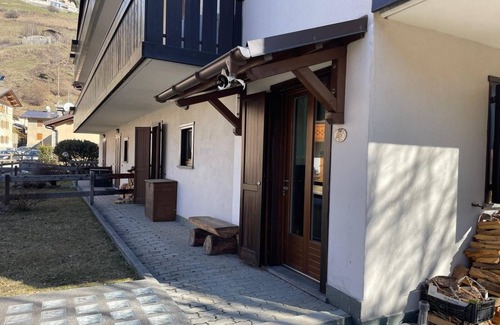 Valdidentro Apartment | MOUNTAIN VIEW HOUSE, WITHIN WALKING DISTANCE OF BORMIO, LIVIGNO AND SKI LIFTS, WITH GIARDI