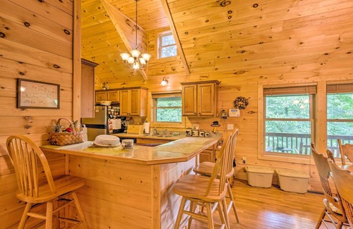 Settlers Ridge House | Mountain-View Maggie Valley Home w/2 Decks!