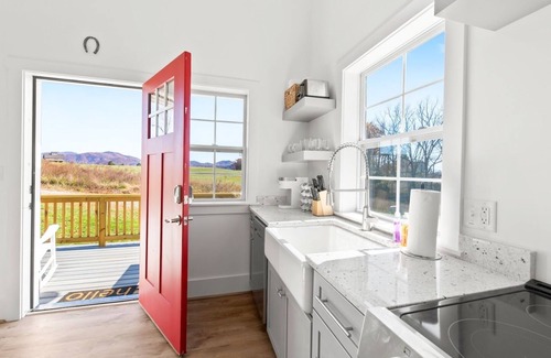 Afton Cottage | Mountain View Meadow Cottage - Blue Ridge Mountains and Virginia wine country