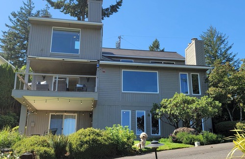 West Salem House | Mountain View Memories in the middle of Willamette and Yamhill Wine Country