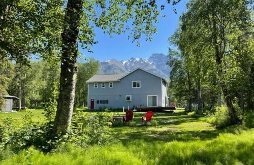Butte House | Mountain View off Maud Road - Near Reindeer Farm and Jim Creek!