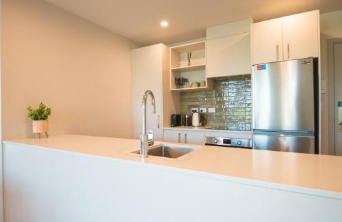 Frankton Apartment | Mountain View Retreat