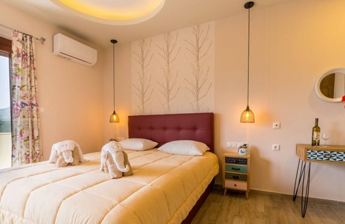 Thronos Bed & Breakfast | Mountain View Room for 3 people
