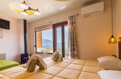 Thronos Bed & Breakfast | Mountain View Room for 4 people