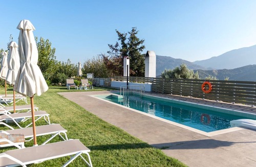 Thronos Bed & Breakfast | Mountain View Room with double or two single beds