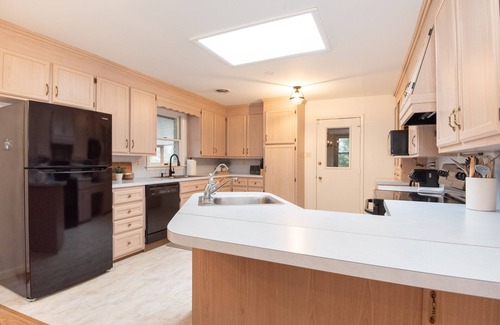 Saint Thomas House | Mountain view, rural and cozy.