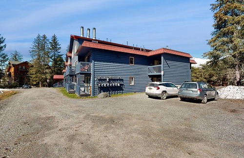 Alyeska Apartment | Mountain-view studio with patio & full kitchen - walk to lifts