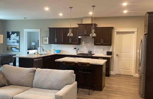 Agassiz House | Mountain View suite