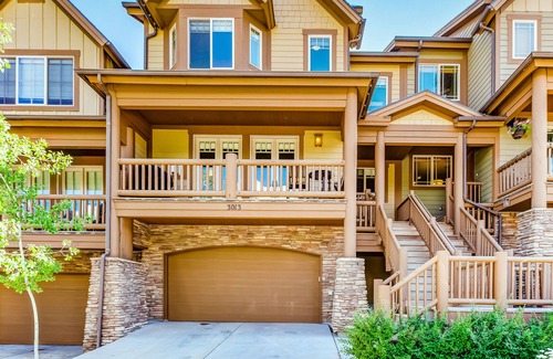 Canyon Links House | Mountain-view townhouse with hot tub, balcony, fireplace, grill, & media room