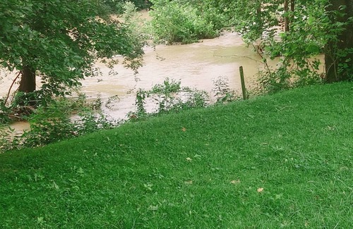 Pence Springs House | Mountain Views and River Getaway/with no cleaning fees