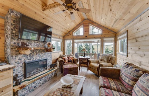 Fort Garland House | Mountain Views Cabin in Fort Garland Near Hiking