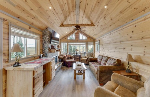 Fort Garland House | Mountain Views Cabin in Fort Garland Near Hiking