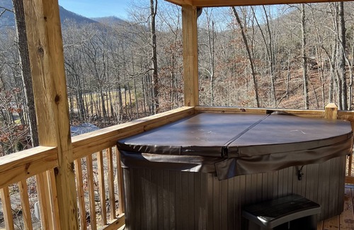 Candler Cabin | Mountain Views, Fire Pit, Minutes From Downtown Asheville