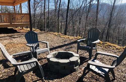 Candler Cabin | Mountain Views, Fire Pit, Minutes From Downtown Asheville