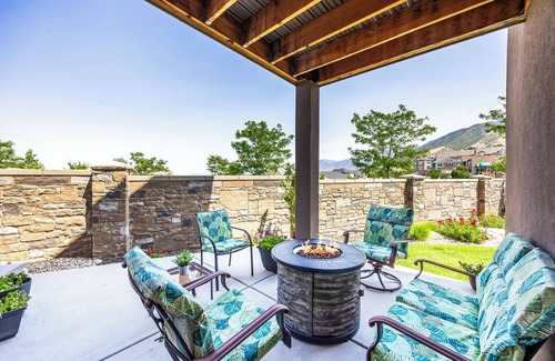 Draper Apartment | Mountain Views for 8! New, private, professionally decorated 2 Bedroom/2 Bath
