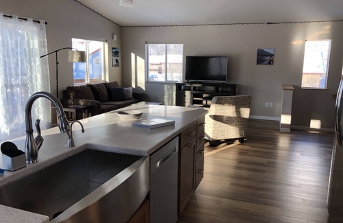Valdez House | Mountain views from brand new property in quiet neighborhood!