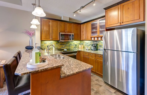 Cougar Creek Condo | MOUNTAIN VIEWS, HOT TUB & HEATED POOL:1 Bed 1 Bath