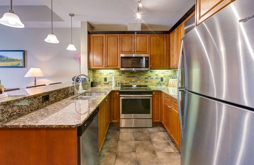 Cougar Creek Condo | MOUNTAIN VIEWS, HOT TUB & HEATED POOL:1 Bed 1 Bath