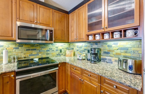 Cougar Creek Condo | MOUNTAIN VIEWS, HOT TUB & HEATED POOL:1 Bed 1 Bath