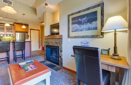 Cougar Creek Condo | MOUNTAIN VIEWS, HOT TUB & HEATED POOL:1 Bed 1 Bath