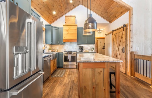 Ellijay House | Mountain Views, Hot Tub, Multiple Fireplaces, Arcades, 15 mins to DT Ellijay!