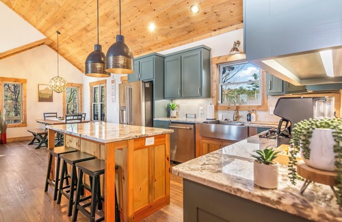Ellijay House | Mountain Views, Hot Tub, Multiple Fireplaces, Arcades, 15 mins to DT Ellijay!