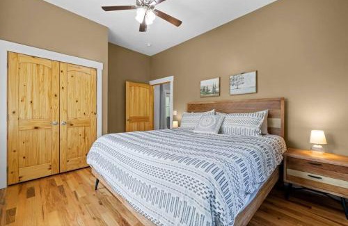 Asheville House | Mountain Views, HotTub, Minutes to Downtown!