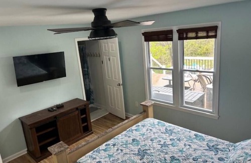 Front Royal House | Mountain Views in Buena Vista Farm - Entire Home