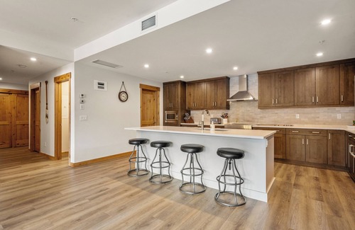 Cougar Creek Condo | Mountain Views! Luxurious 3Brs/3.5Ba for max 12, Tamarack Lodge, Spring Creek