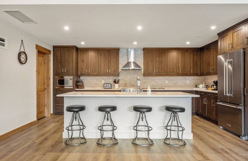 Cougar Creek Condo | Mountain Views! Luxurious 3Brs/3.5Ba for max 12, Tamarack Lodge, Spring Creek