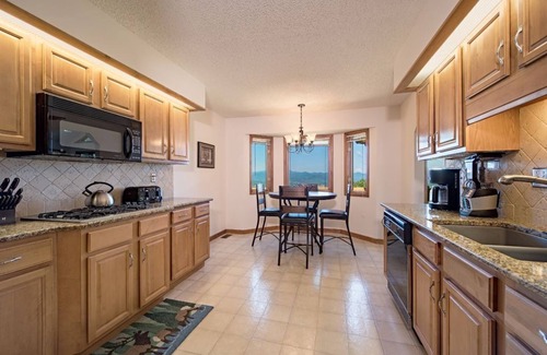 Skyland House | Mountain Views, Pet-Friendly & Jetted Tub | Asheville + Biltmore Pass