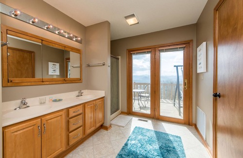Skyland House | Mountain Views, Pet-Friendly & Jetted Tub | Asheville + Biltmore Pass