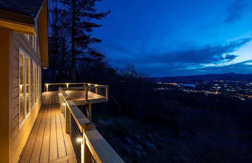 Skyland House | Mountain Views, Pet-Friendly & Jetted Tub | Asheville + Biltmore Pass