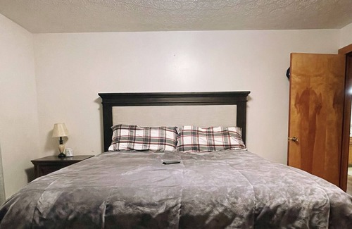 Luray House | Mountain views, Pet Friendly, Group and Family Friendly!