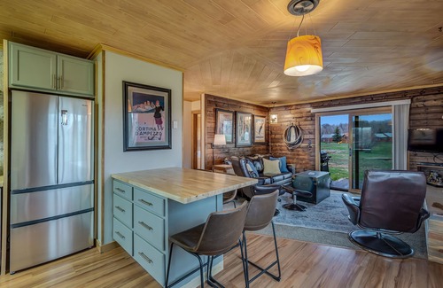 Clark Cabin | Mountain views, private access to the Elk river, fishing, hunting, hiking!
