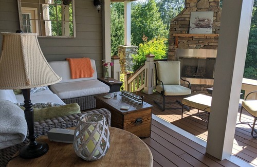 Asheville House | Mountain Views/Quiet/private, 10 minutes to downtown on 12 secluded acres!