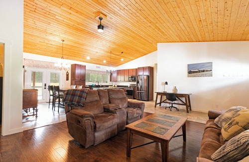 Alberton House | Mountain Views & River Access-Dog-Friendly Retreat Near Missoula In Alberton!