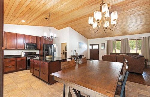 Alberton House | Mountain Views & River Access-Dog-Friendly Retreat Near Missoula In Alberton!