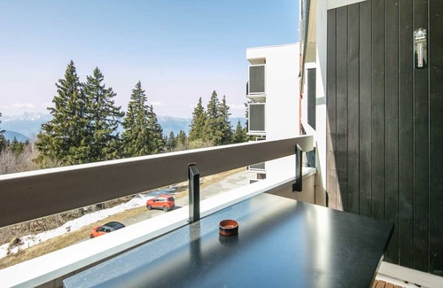 Chamrousse Apartment | Mountain Views & Slope Access