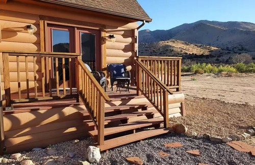 Weldon House | Mountain views, starry skies and 90 acres of nature to explore.