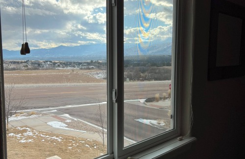 Northgate House | Mountain Views, Air Force, Hiking, Fire Pit, WiFi, Gourmet Kitchen, pet friendly