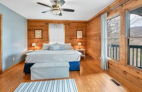Canton Cabin | Mountain Views with Covered Decks and Hot Tub