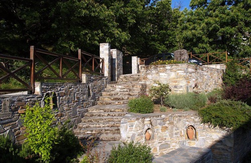 Zagora-Mouresi Villa | Mountain villa with beautiful gardens and sea view, near Mylopotomos beach