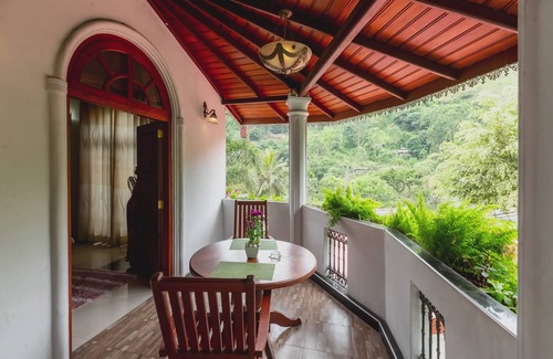 Ella Villa | Mountain Villa with Pool - Serene Ella Retreat