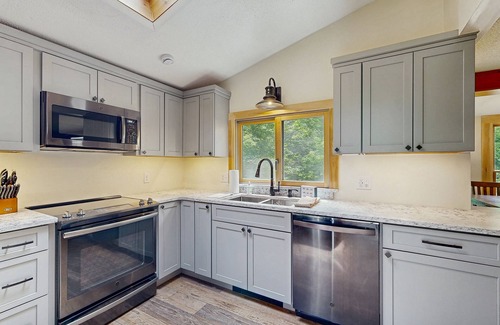 Cranmore Birches House | Mountain village home: walk to downtown, entertainment; close to Mt. Cranmore
