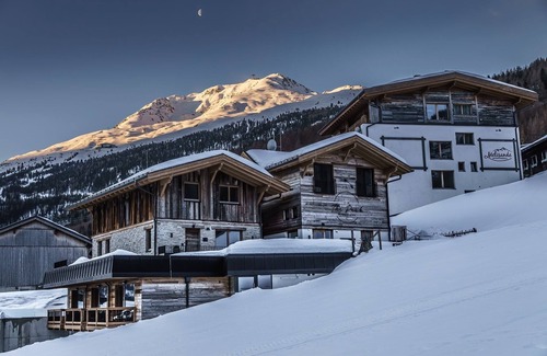 Soelden Ski Chalet | Mountaineer chalet - top location directly on the ski slope with a fantastic view