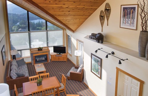 Whistler Creekside Resort | Mountains, glaciers, forests rivers and so much more!