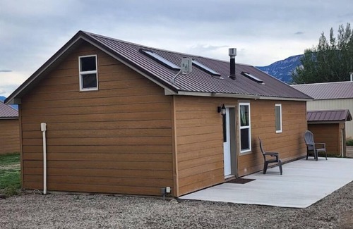 Cody House | Mountains, horses, stars, views and just out of town.